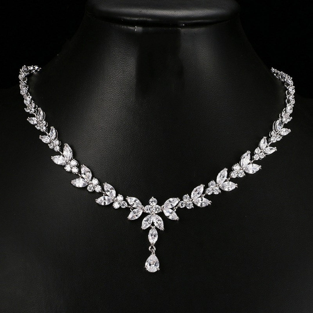 Elegant Long Horse-Eye Waterdrop Zircon Platinum Necklace Main image