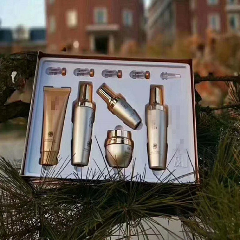 Moisturizing skin care set Secondary image