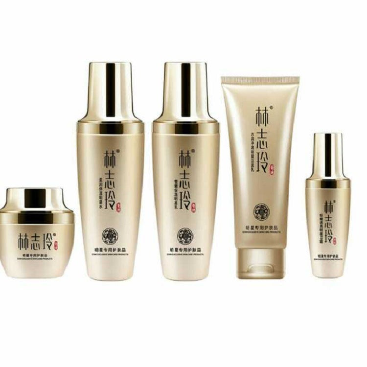 Moisturizing skin care set Main image