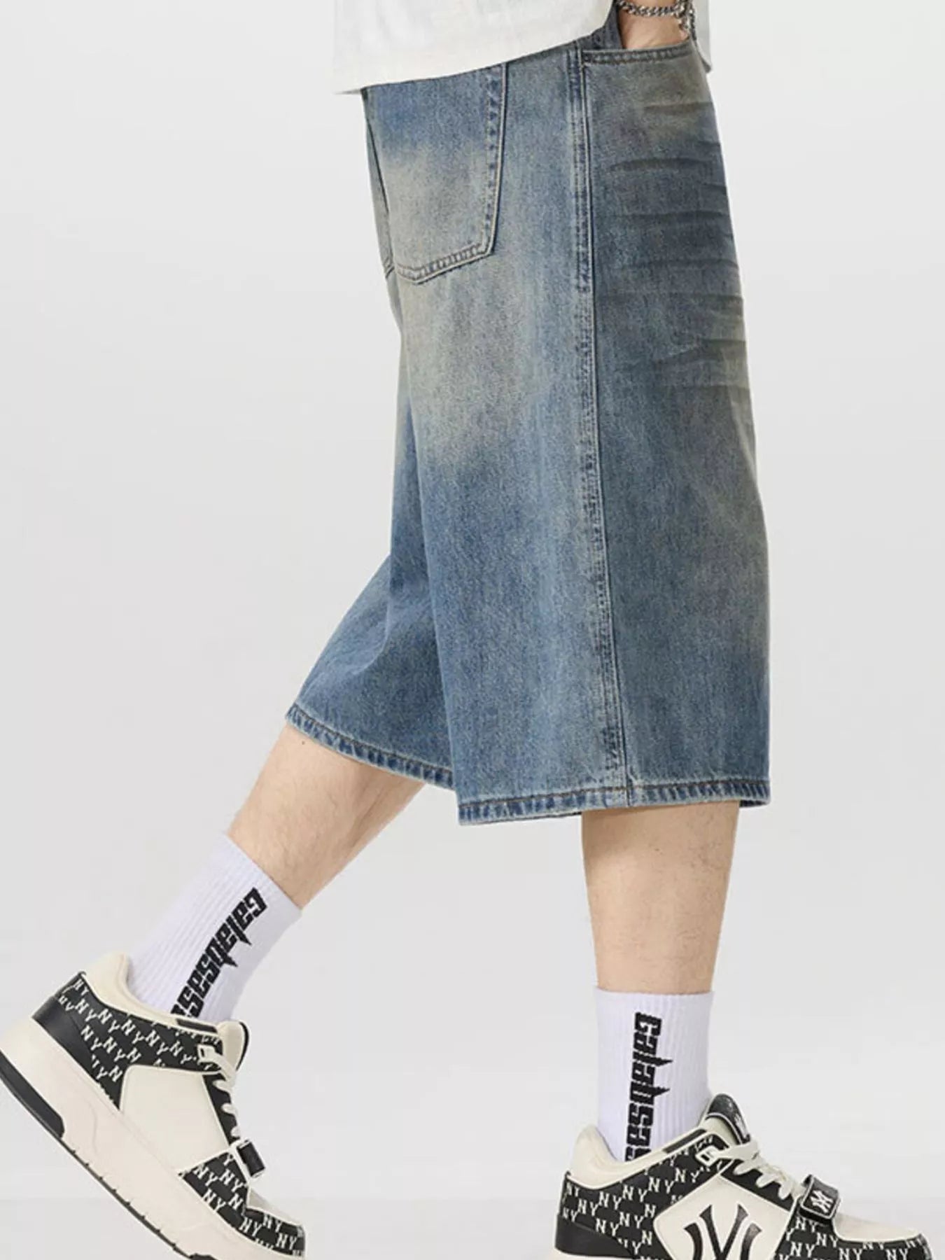 Men's Vintage Wash Wide-Leg Capris Jeans Secondary image