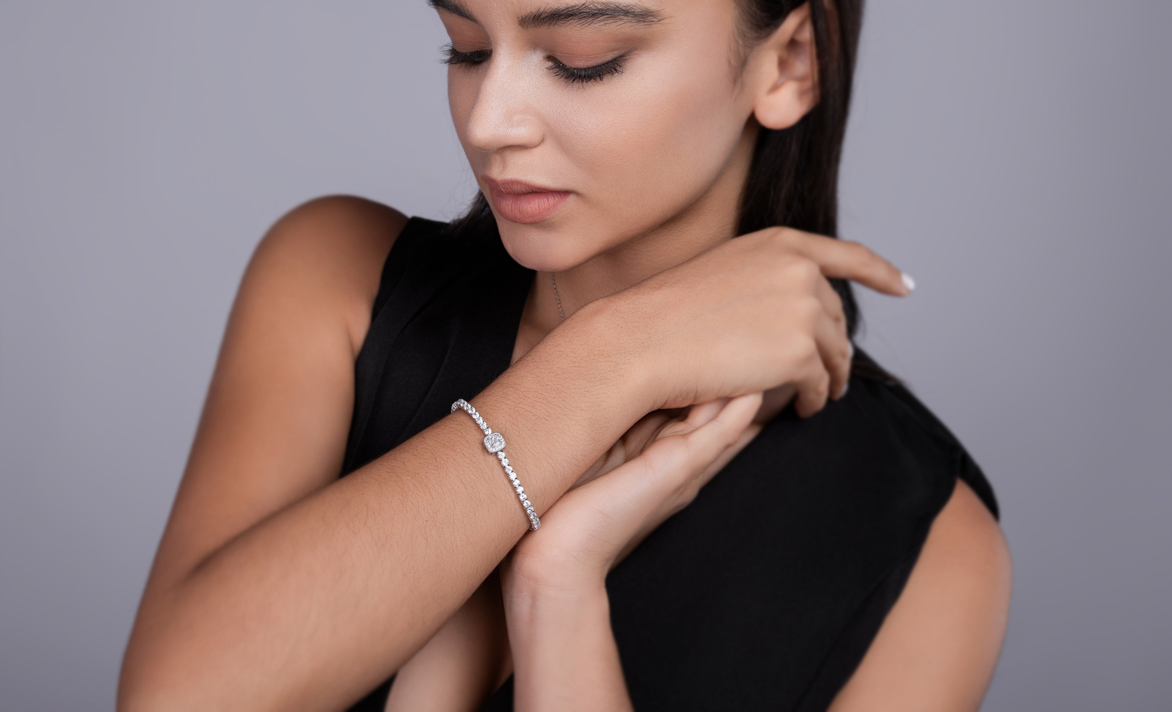 Set With Top-quality Moissanite, This Luxurious And Fashionable Light Luxury Jewelry Silver Bracelet Is Made Of S925 Silver Electroplated With Platinum