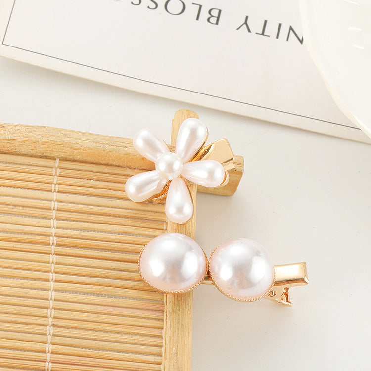 Slip-on Pearl Bow Hair Clip Secondary image