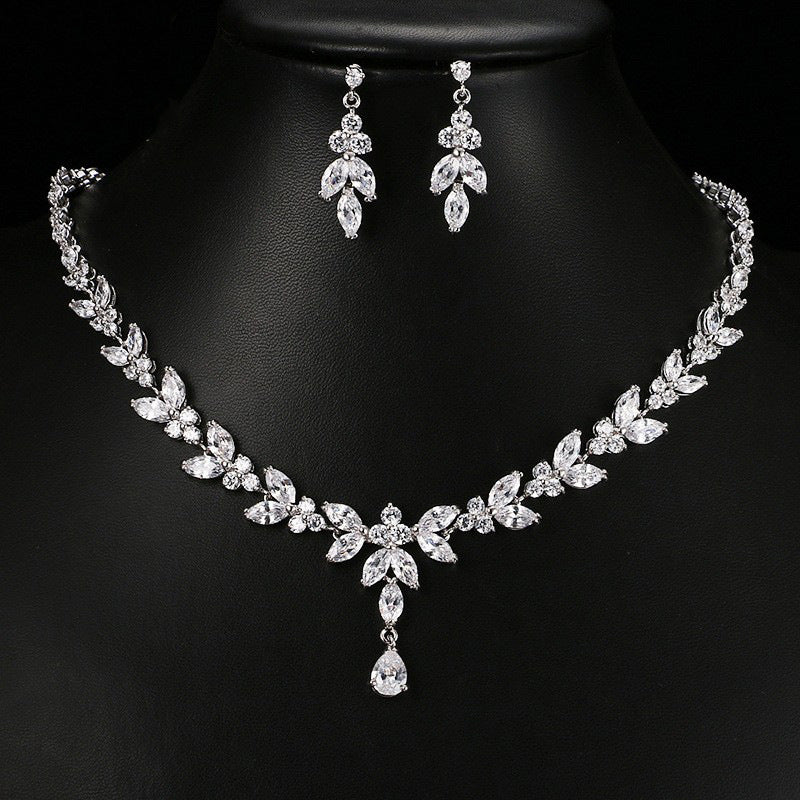 Elegant Long Horse-Eye Waterdrop Zircon Platinum Necklace Secondary image