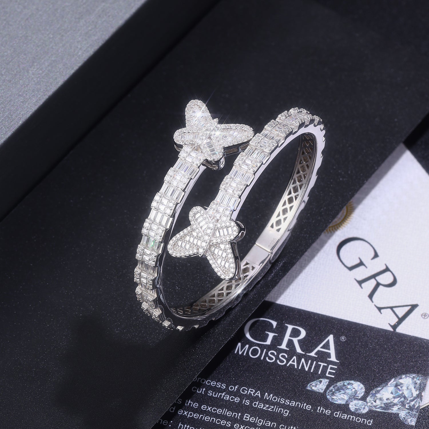 Jewelry Bracelet Featuring Top-quality Moissanite, Elegant And Fashionable, Luxurious And Trendy, Made Of S925 Silver With Electroplated Platinum.